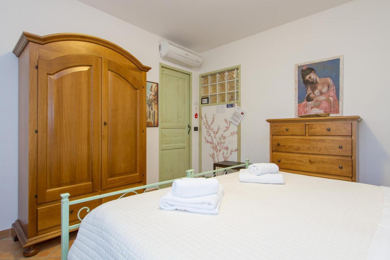 Le Camere Di Aladino 카루가테 외부 사진